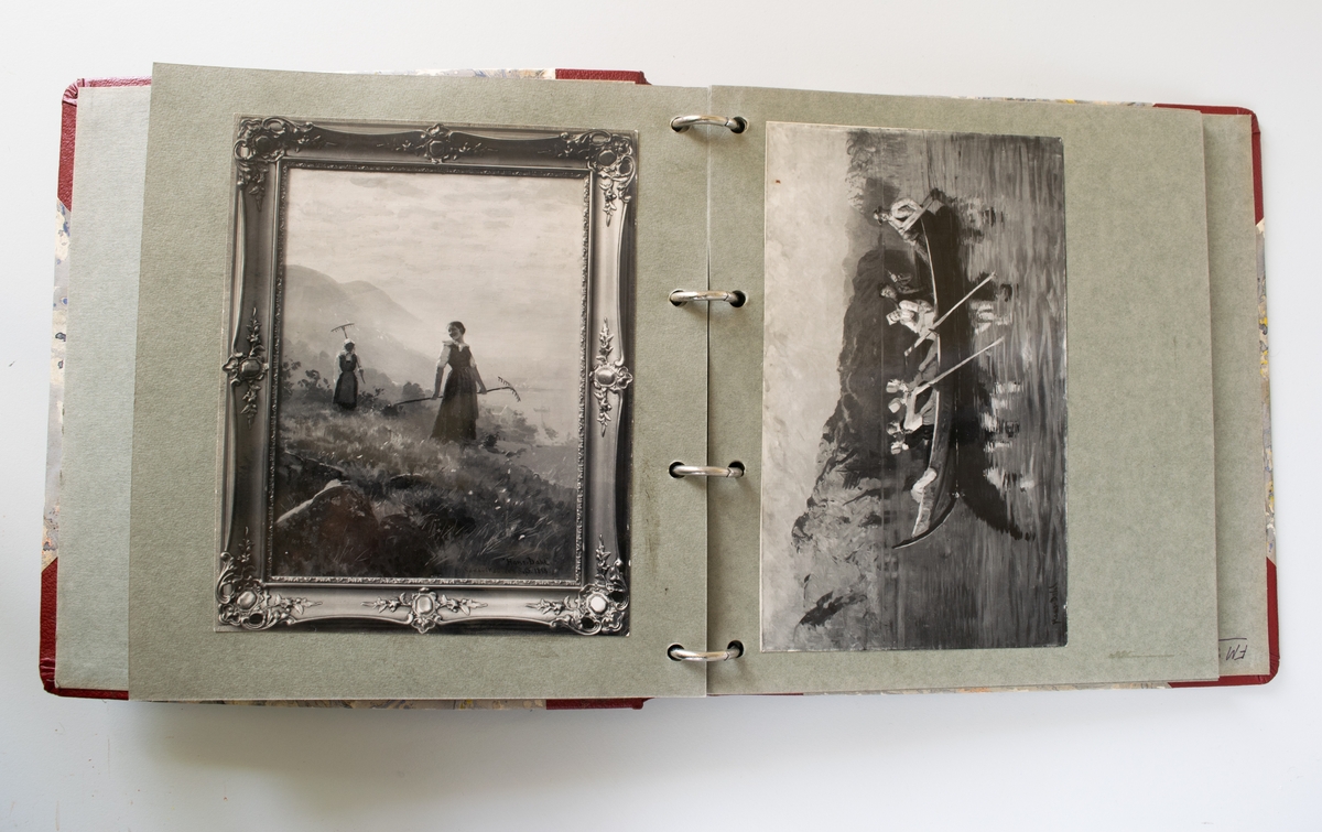 Fotoalbum med fotografier fra gamle "Husan". Det er fotografier av gamle malerier, prospektkort m.m. Albumet har rød skinnrygg og røde hjørner. Bildene er montert på grå kartong.