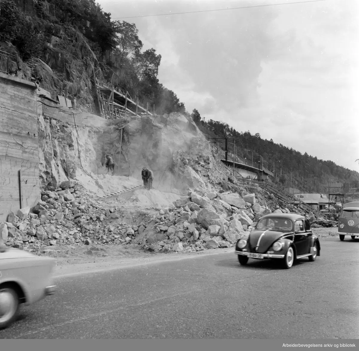 Farlig fjellparti på Mosseveien ved Bekkelaget. Udatert. Ca. 1958 - 1960