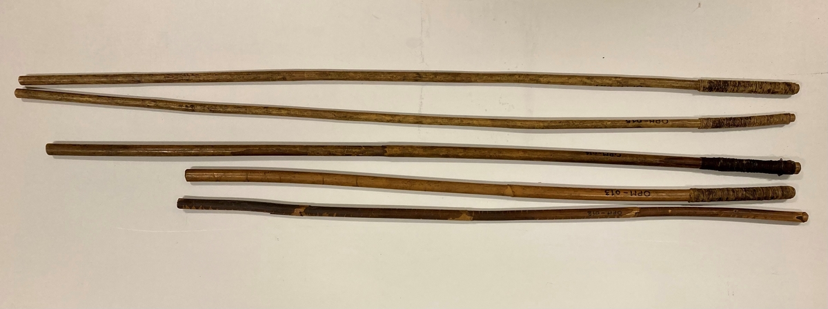 Den øvre enden av røret er omviklet med tjærebredd hyssing i en lengde av 11,7 cm med i alt 63 viklinger. Objektet er avbildet som nummer 2 ovenfra.