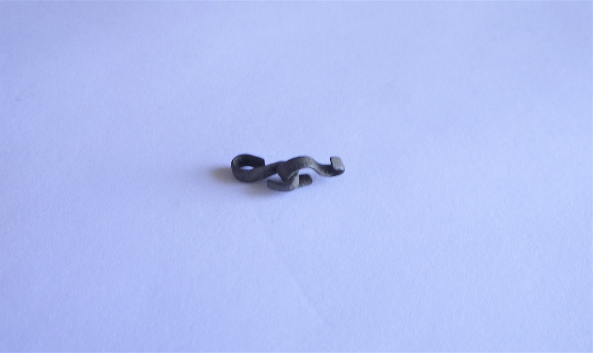 2 - 8-FORMETE LENKEDELER LAGET AV 2, 3 MM BRETT BÅND. 