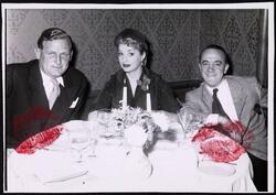 restaurant, interiør, bord, menn, kvinne (påført to kyssemer