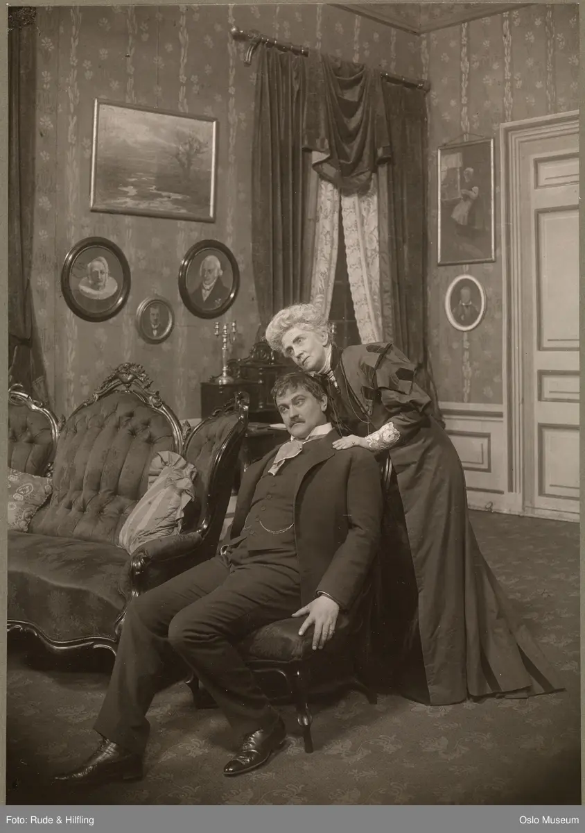 Nationaltheatret, forestilling, scenebilde, "Gengangere" av Henrik Ibsen, mann, kvinne, skuespillere