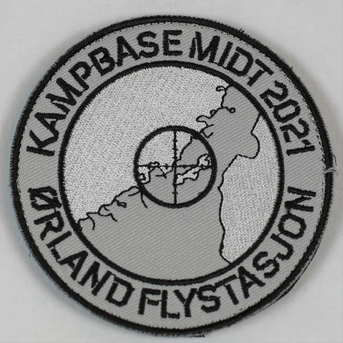 Kartutsnitt av Midt Norge med trådkors over Ørland.