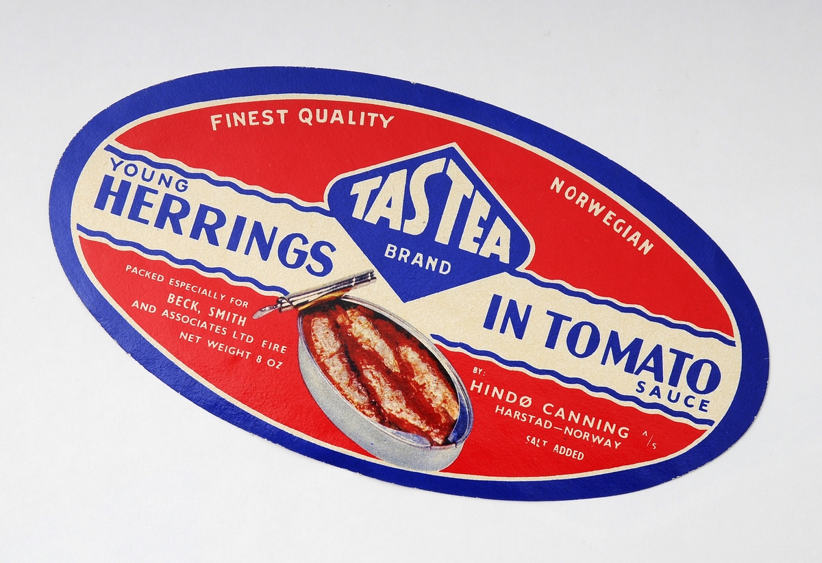 Hermetikketikett, åtte stykker etiketter eller iddiser tilknyttet hermetikkindustrien og produkter som sild, brisling og sardiner. Fire av etikettene er produsert for Eire - med merkenavn Tastea og  Lustre. Ett er laget for det amerikanske markedet - Blue Peter. Embalasjeetikettene ble brukt på ulike hermetikkproduketer og hadde et stort mangfold. Iddiser er i dag samle/bytteobjekter.