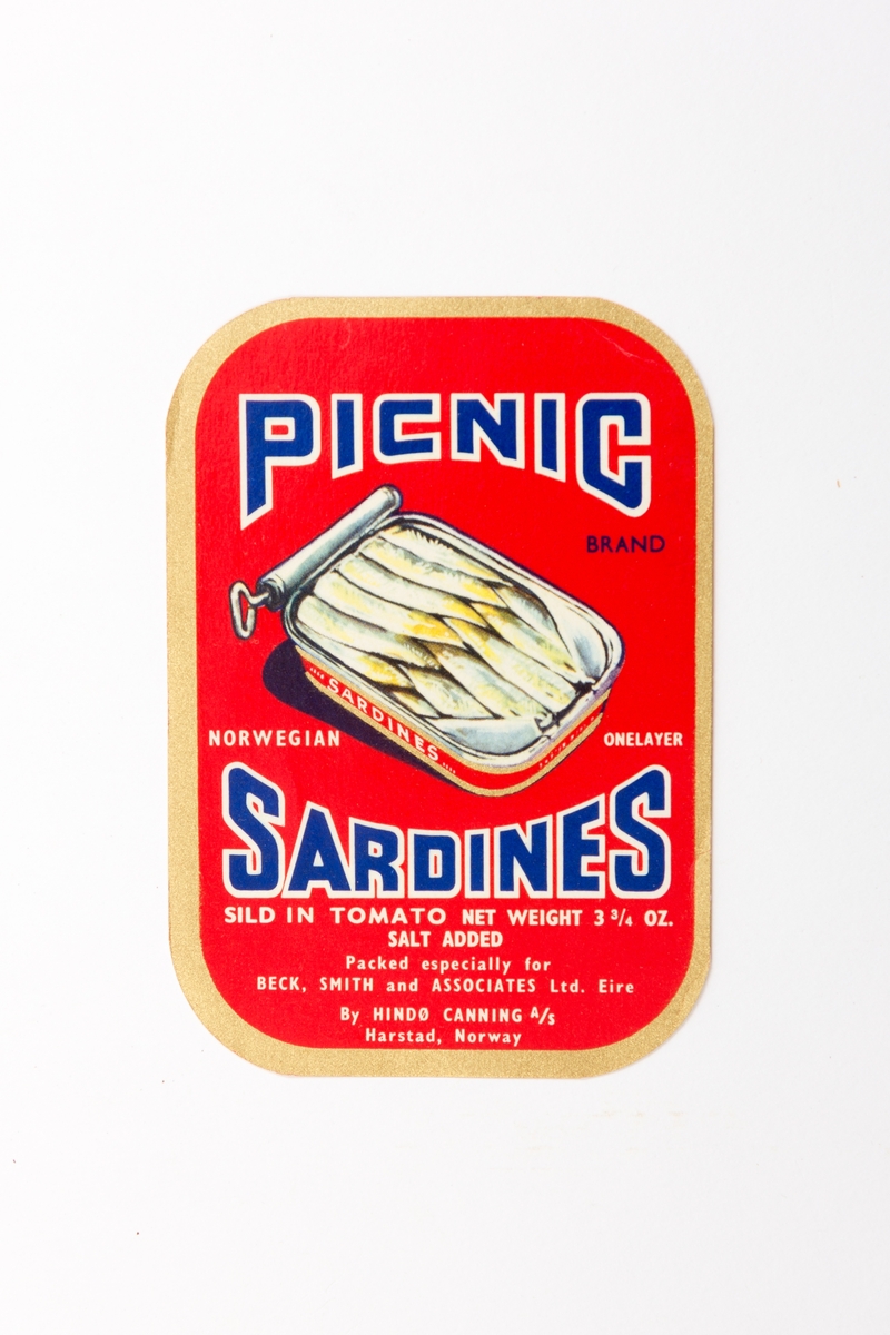 Hermetikketikett, åtte stykker etiketter eller iddiser tilknyttet hermetikkindustrien og produkter som sild, brisling og sardiner. Fire av etikettene er produsert for Eire - med merkenavn Tastea og  Lustre. Ett er laget for det amerikanske markedet - Blue Peter. Embalasjeetikettene ble brukt på ulike hermetikkproduketer og hadde et stort mangfold. Iddiser er i dag samle/bytteobjekter.