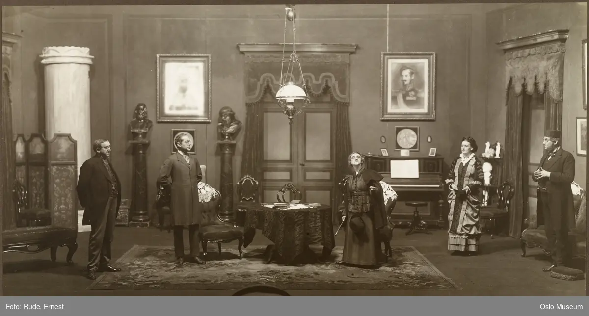 Nationaltheatret, forestilling, scenebilde, "Tante Ulrikke" av Gunnar Heiberg, menn, kvinner, skuespillere