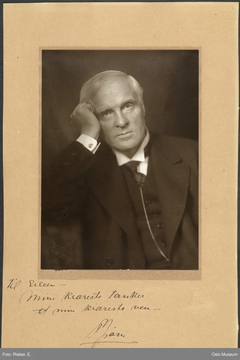 portrett, mann, skuespiller, sceneinstruktør, teatersjef, brystbilde