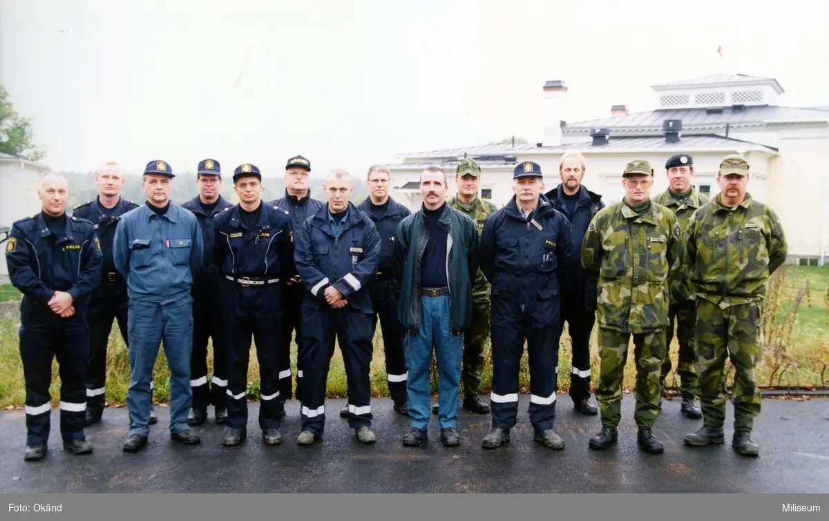 Gruppbild framför Swedec.