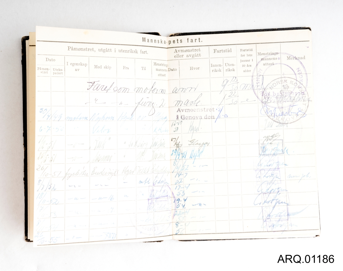 Sjøfartsbok for Berge Simonsen Vik. Stemplet første gang ved Sjømanskontoret i Bergen av Mønstringsvesenet. Lister med all avmønstring og påmønstring ved ulike fartøy i perioden 1949-1967. Det er også satt opp den marine deltakelsen under 2. verdenskrig, med stempel fra mønstringsvesenet. Det står 18.06.1942-22.10.1945. Er også en liste over stønader som er utbetalt i forbindelse med sjøfarten. Ellers er det også trykket generell informasjon til eier.