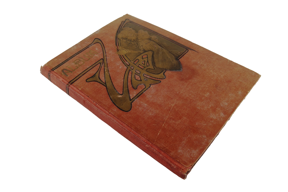 Album som inneholder kort med by- og landskapsmotiv, samt julekort