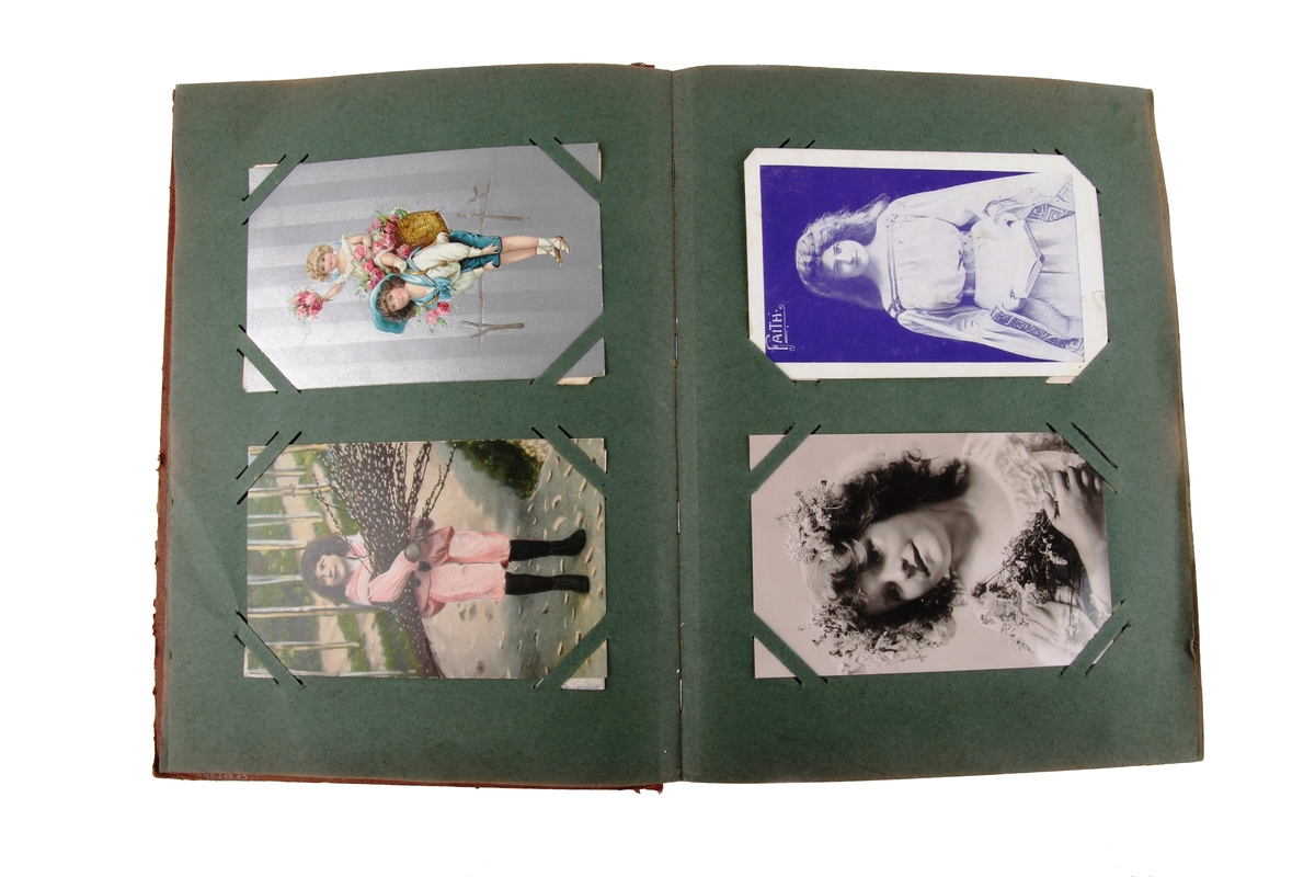 Album som inneholder kort med by- og landskapsmotiv, samt julekort