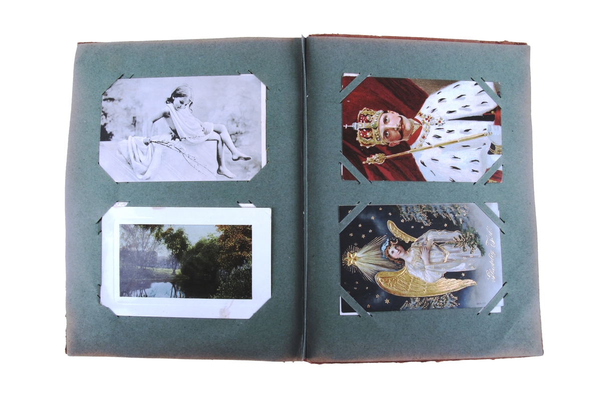 Album som inneholder kort med by- og landskapsmotiv, samt julekort