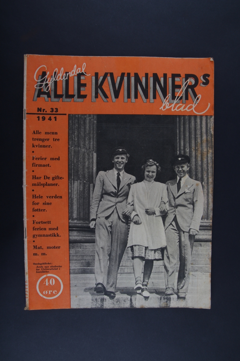 Magasin med rektangulær form som inneholder diverse artikler, tegneserier og reklame.