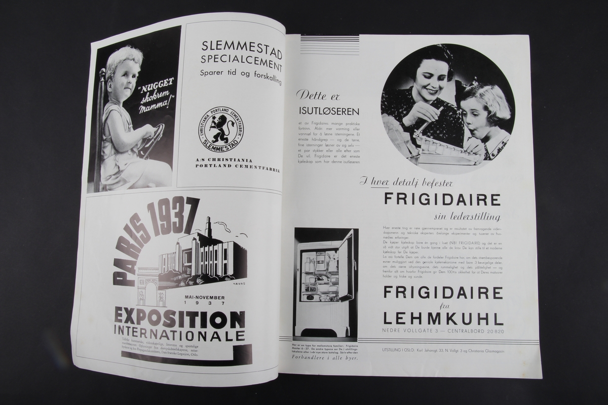 Magasin med rektangulær form som inneholder diverse artikler, oppskrifter og reklame.