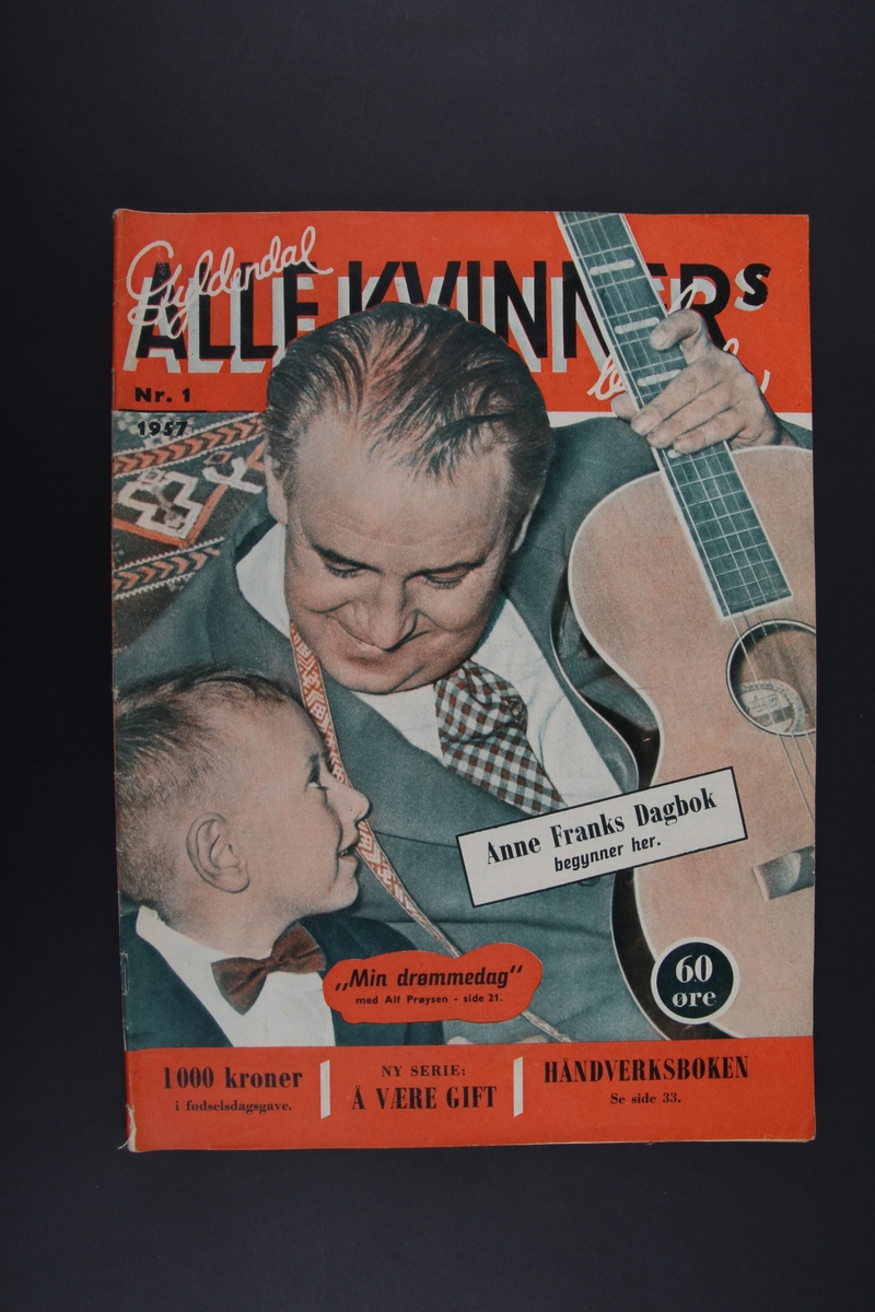 Magasin med rektangulær form som inneholder diverse artikler, tegneserier og reklame.