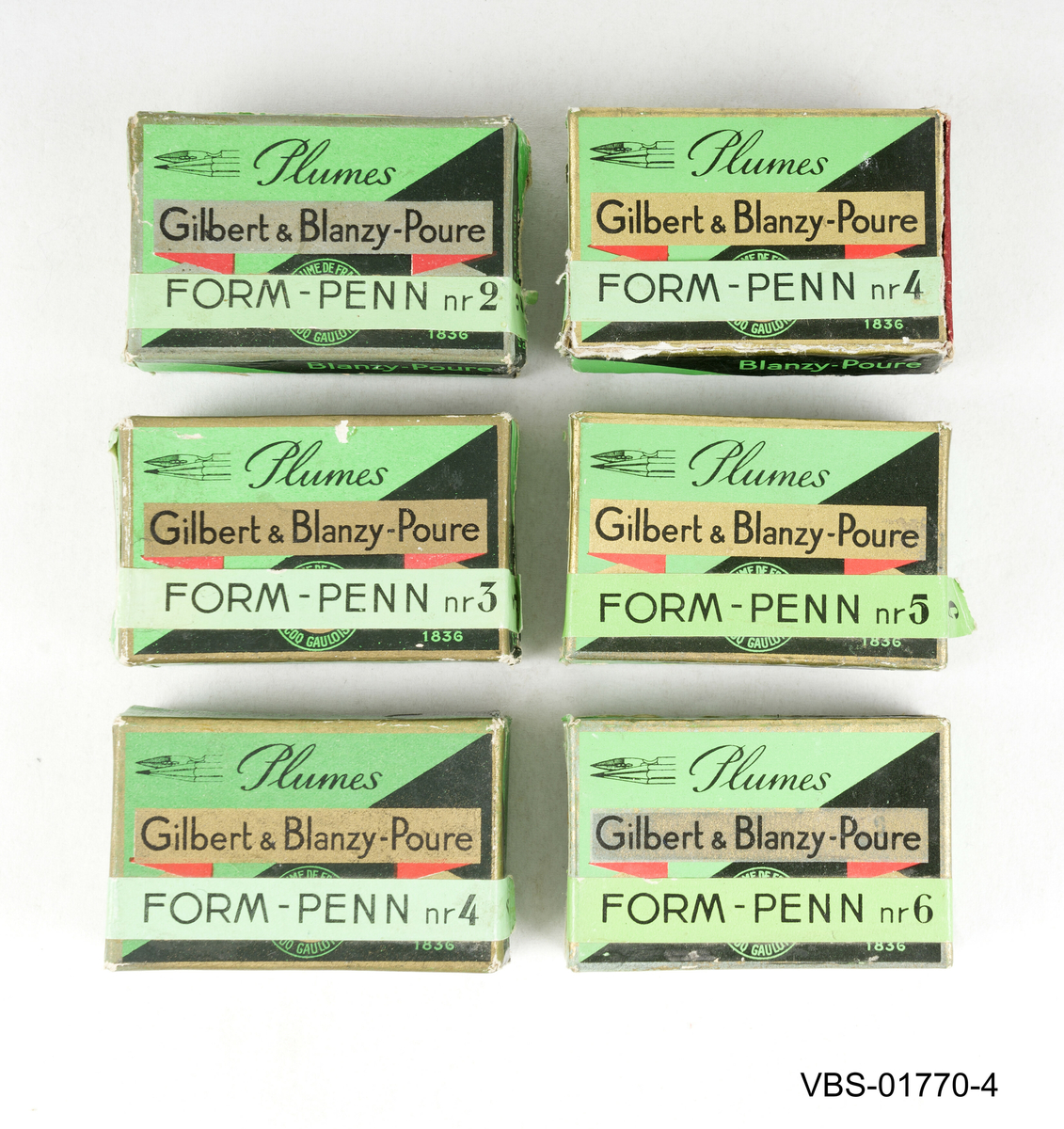 6 små rektangulærer eske med lokk, og pennesplitter oppi.
Settet med seks bokser har forskjellige nummerering (nr. 2, 3, 4-til stykker- 5 eller g 6) tilsvarende forskjellige form-penner størrelser.
Kassene inneholder 144 form-penner, men noen av disse kasene er ikke komplette