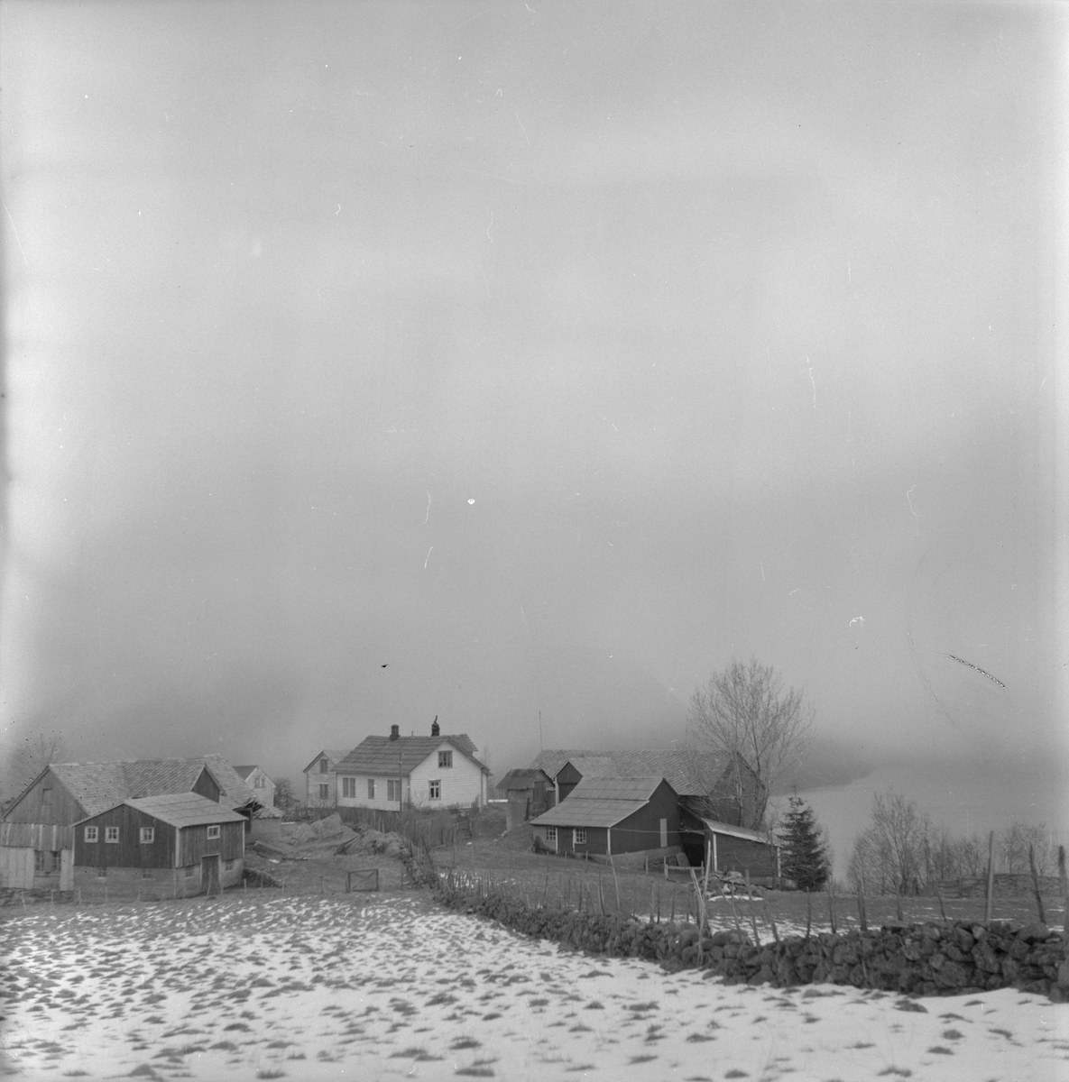 Gardstun på Rafdal i Åkrafjorden i Etne, 1978.