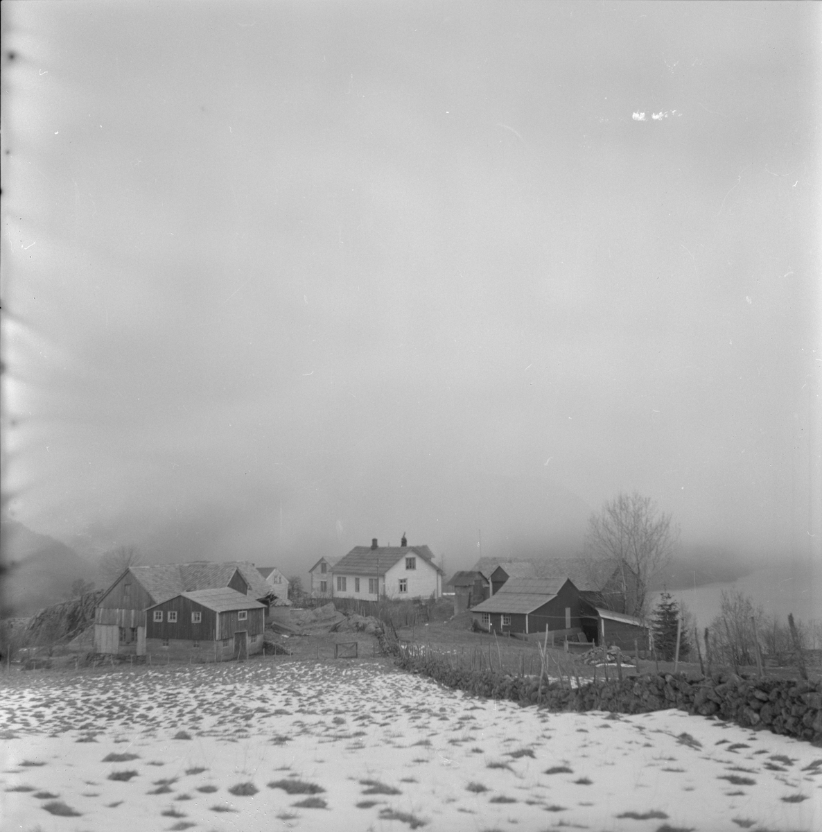 Gardstun på Rafdal i Åkrafjorden i Etne, 1978.