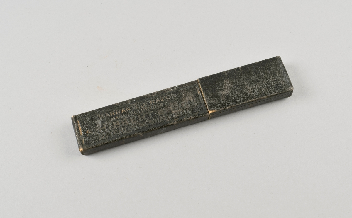 Sammenleggbar barberkniv i rektangulært, todelt etui.