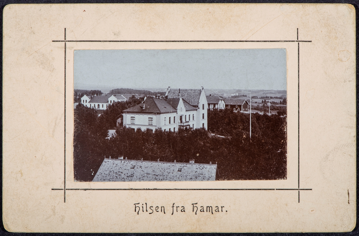 Postkort og kopi, Hamar lærerskole, gymnastikkbygningen til venstre, Holset gård til høyre, Hilsen fra Hamar,