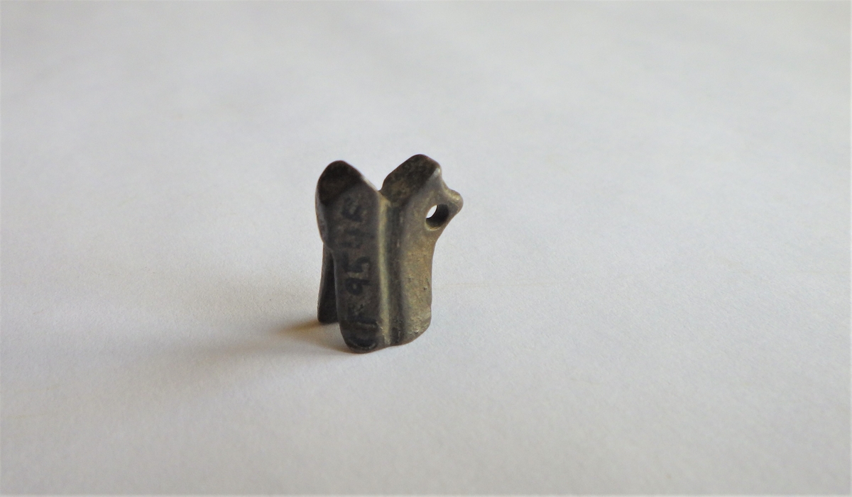 MALV: ST. M. 16, 4  B. 14 MM, STØPT - TOPPDEL PÅ ET SKAFT. 