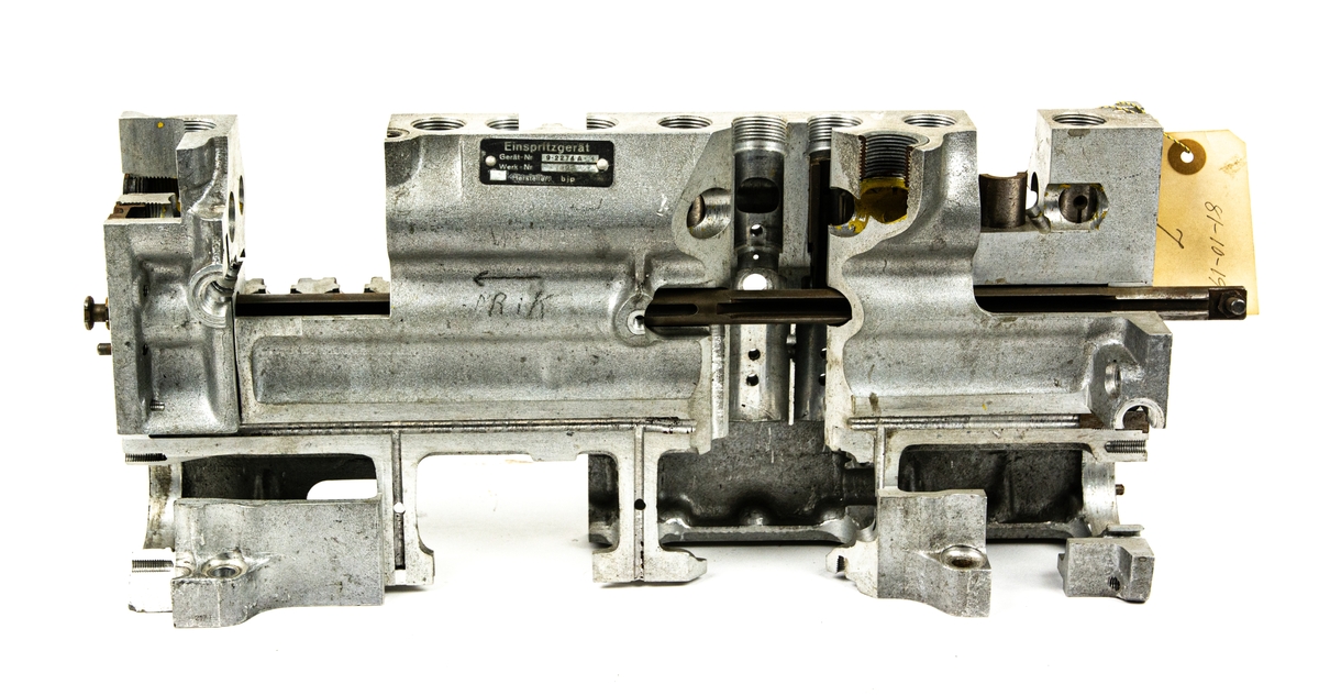 Insprutningspump DB 605 Bosch, uppskuren för undervisning.