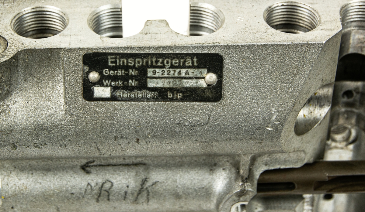 Insprutningspump DB 605 Bosch, uppskuren för undervisning.