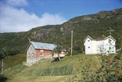 Gården Hamaren på Møsstrond. Bolighus, låve og hesje