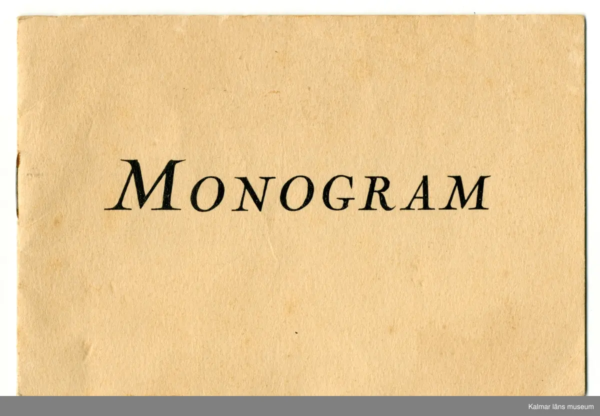 KLM 24993:167 Häfte. Av papper med tryck. Titel: Monogram. Utgiven av E. Gustafssons gravyratelje, Stockholm. Innehåller bilder på olika stilar av monogram. Tryckt i Stockholm 1924. Inuti häftet ett papper med handritade monogram.