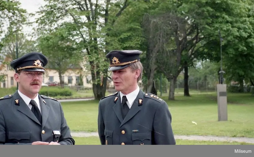 Officer vänta på att ta gruppbild.

Okända.