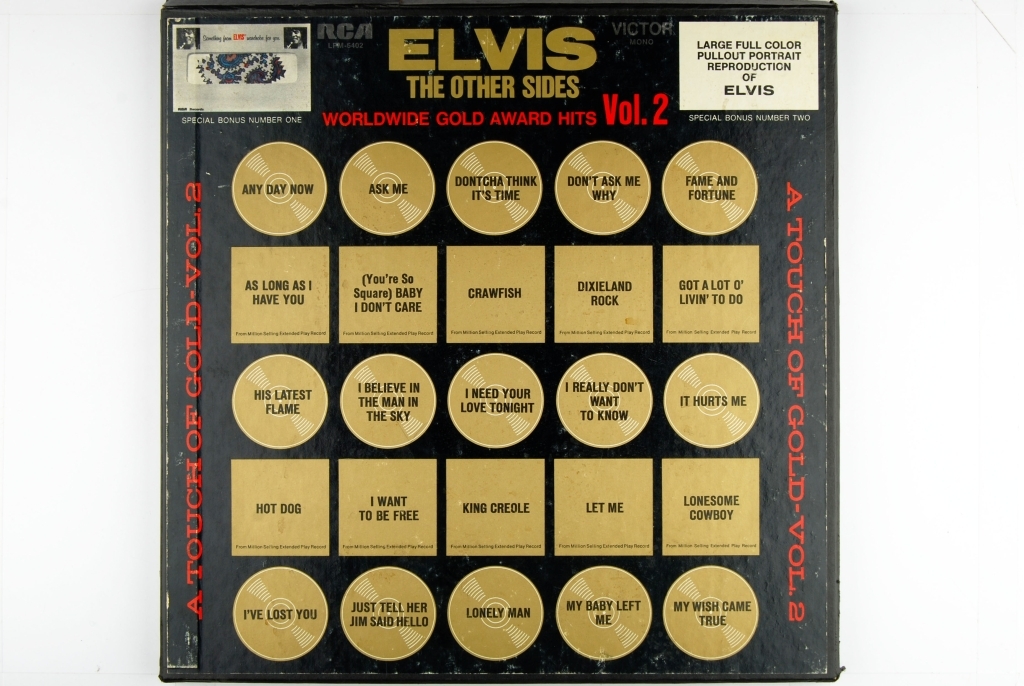 Forsiden på papirlommene viser ulike motiv fra albumav Elvis Presley