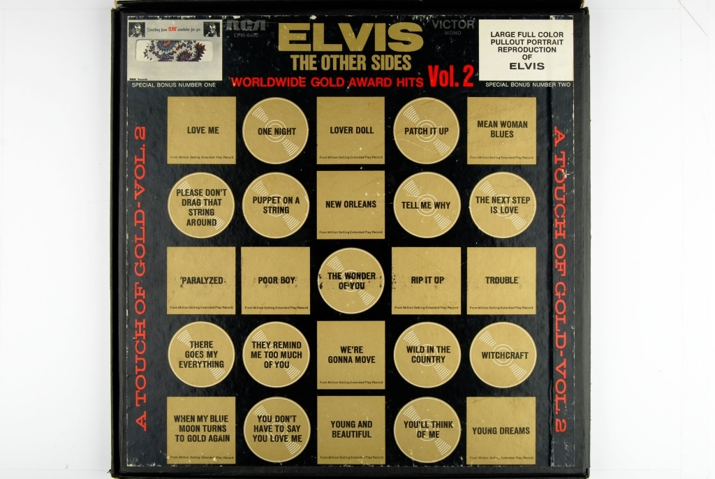 Forsiden på papirlommene viser ulike motiv fra albumav Elvis Presley