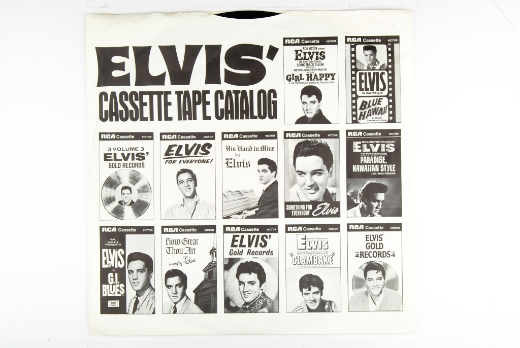 Forsiden på papirlommene viser ulike motiv fra albumav Elvis Presley
