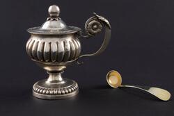 Sennepskrukke med skje