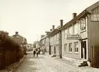 Bäckgatan mot söder, ca. 1915, Växjö. Kvarteren Blända och Stormen. Båtsmansbacken.