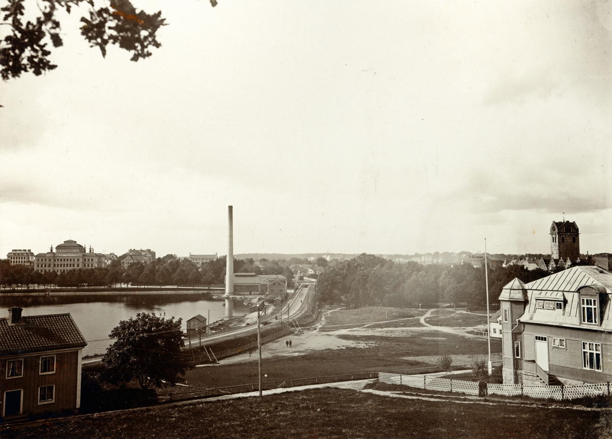 Växjö sett från Staglaberget, ca 1913. Växjösjön, söder och Linnéparken.