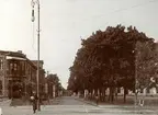 Skolgatan, i korsningen Storgatan. Växjö, ca. 1913.