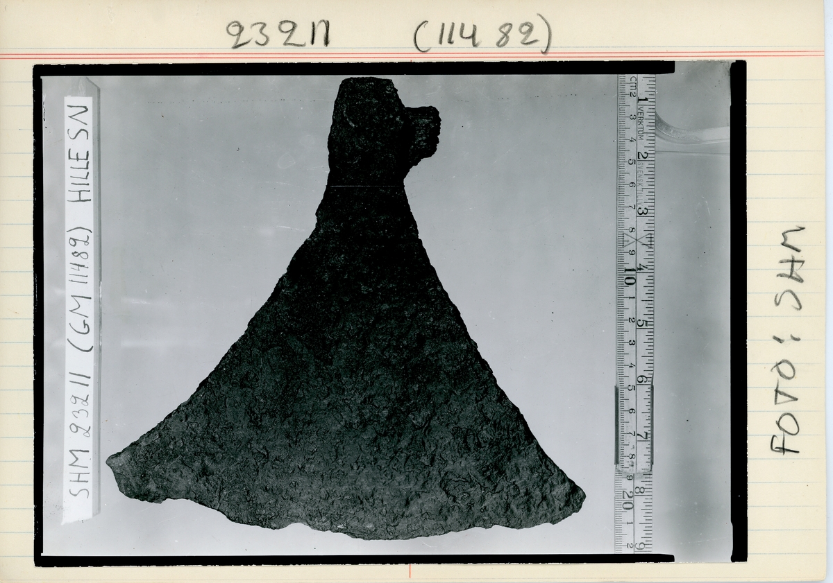Arkeologiskt fynd från järnåldern bestående föremål från en kittelgrav, en skelettgrav och en brandgrav.