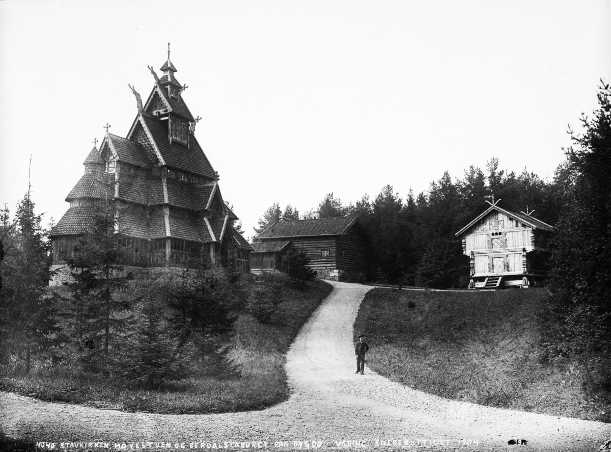 Gol stavkirke og stabburet på Norsk Folkemuseum på Bygdøy