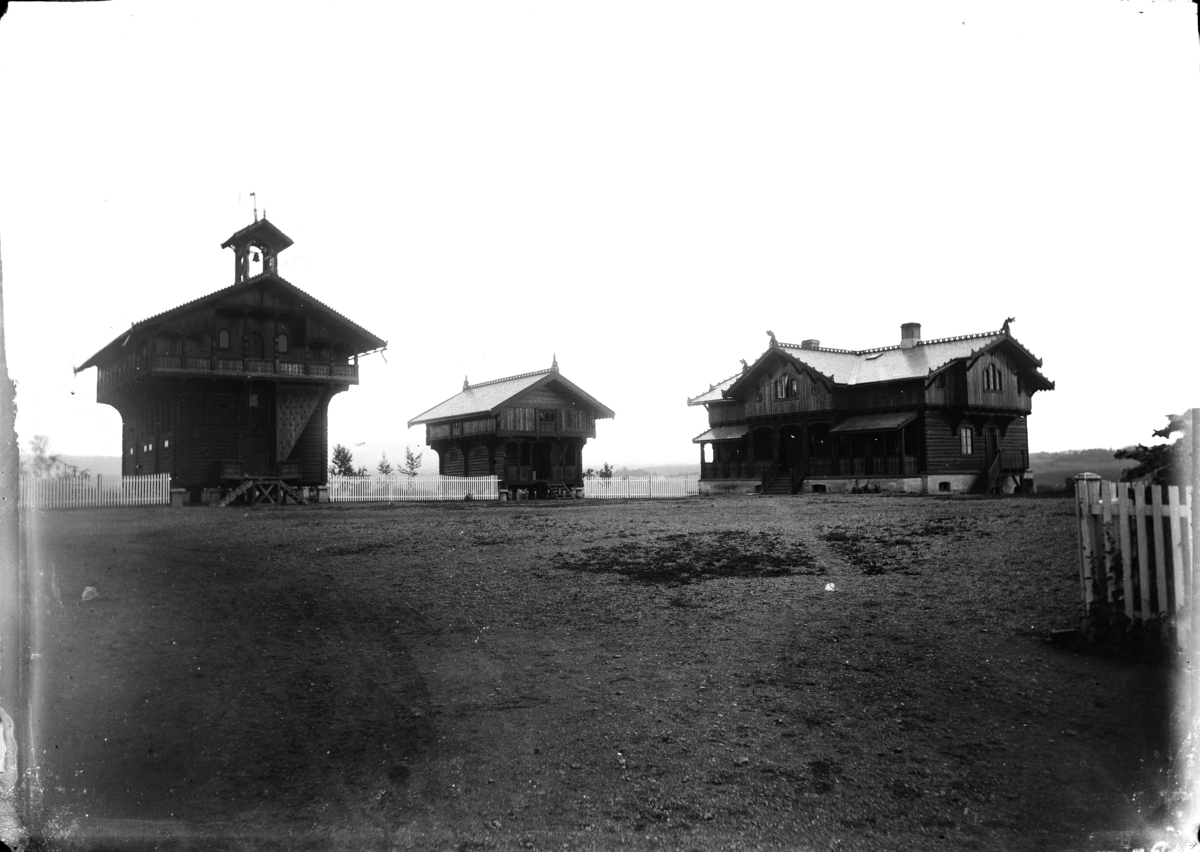 To stabbur og drengestua på Børstad gård, Hamar kommune (tidl. Vang H kommune)