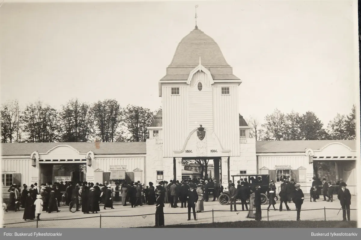 Jubileumsutstillingen på Frogner i 1914. Grunnlovsjubileet. Inngangsportalen til utstillingen.