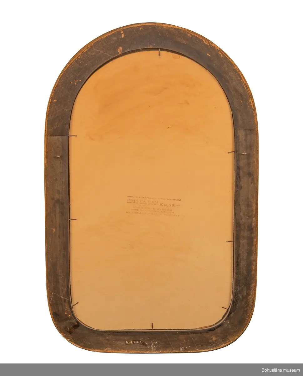 Tolv ordensminiatyrer fördelade och fastsydda på två nålar av guldfärgad metall. 

Ur punktnummerkatalogen 1958-1976:
Kapten E. Göransson, Kungsbacka