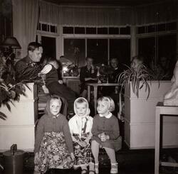 Påskafton år 1956 i Dr Björcks villa, Villa Björkås, i Åby, 