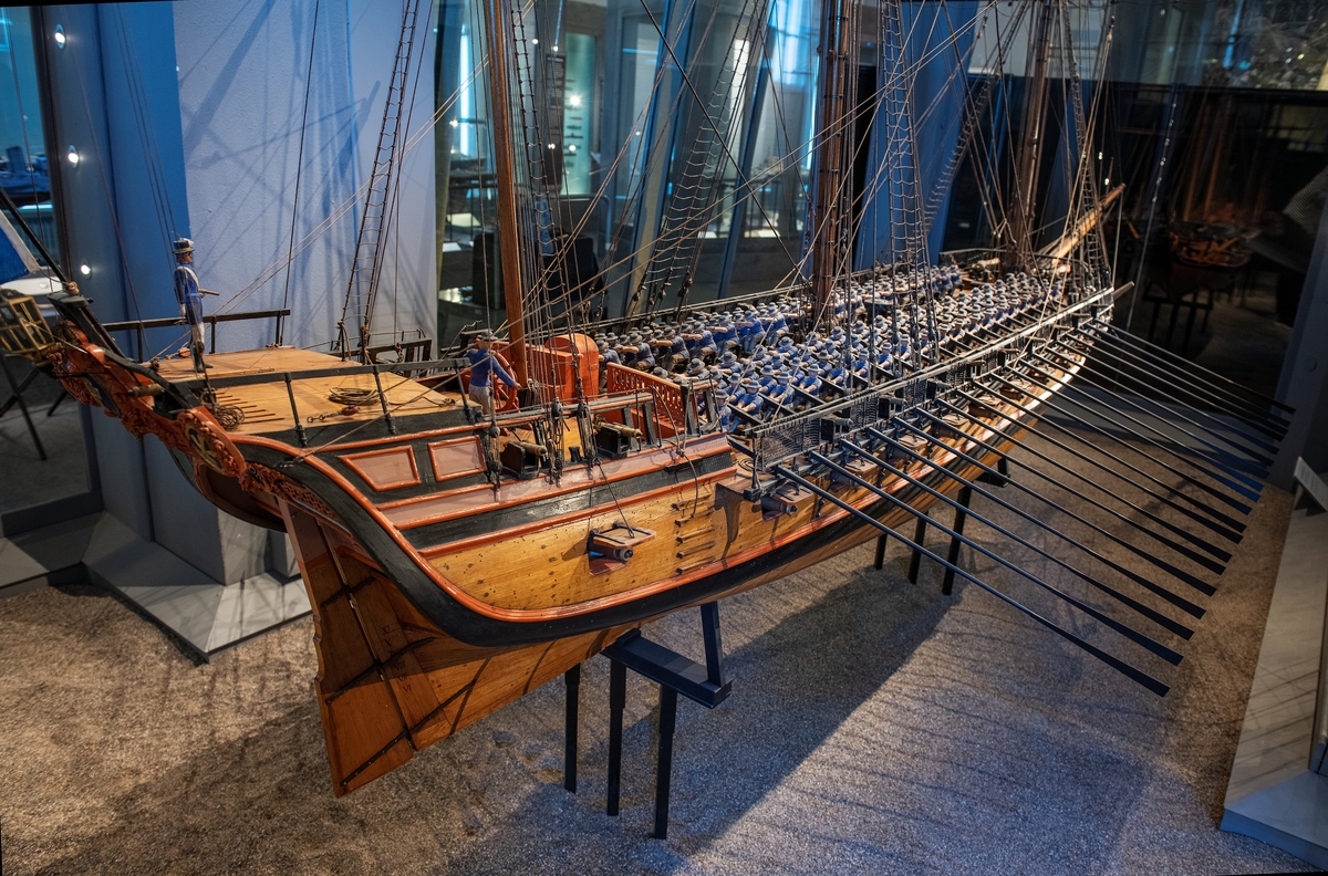 Modell av turumafartyget LODBROK (1771) i Sjöhistoriska museets utställning Klart skepp.