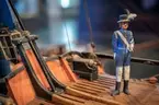 Modell av turumafartyget LODBROK (1771) i Sjöhistoriska museets utställning Klart skepp. Detalj.