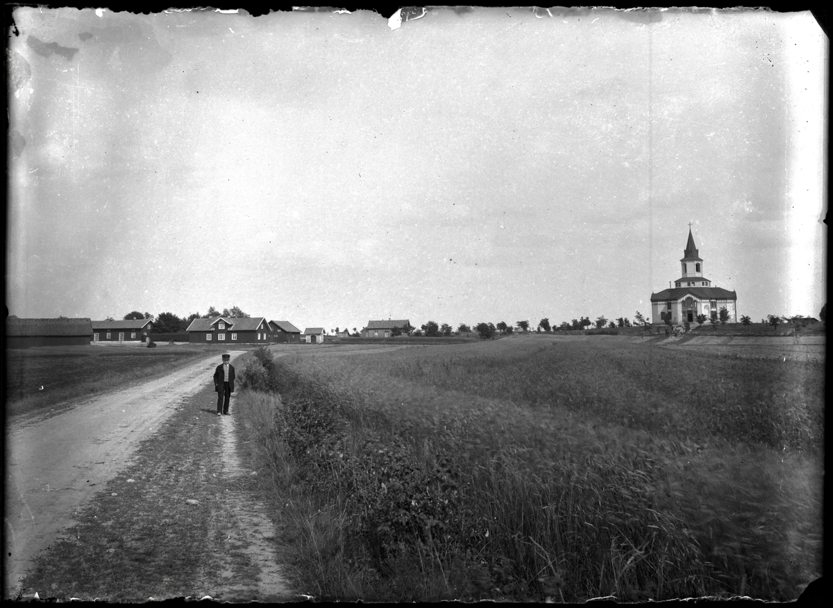 Mot Håle-Tängs kyrka