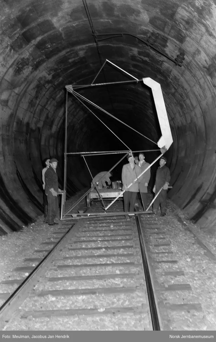 Kontroll av beliggenheten av halvutligger type h3 ved hjelp av profilmal system Roger i Bøn-tunnel. Oppstilling av maler