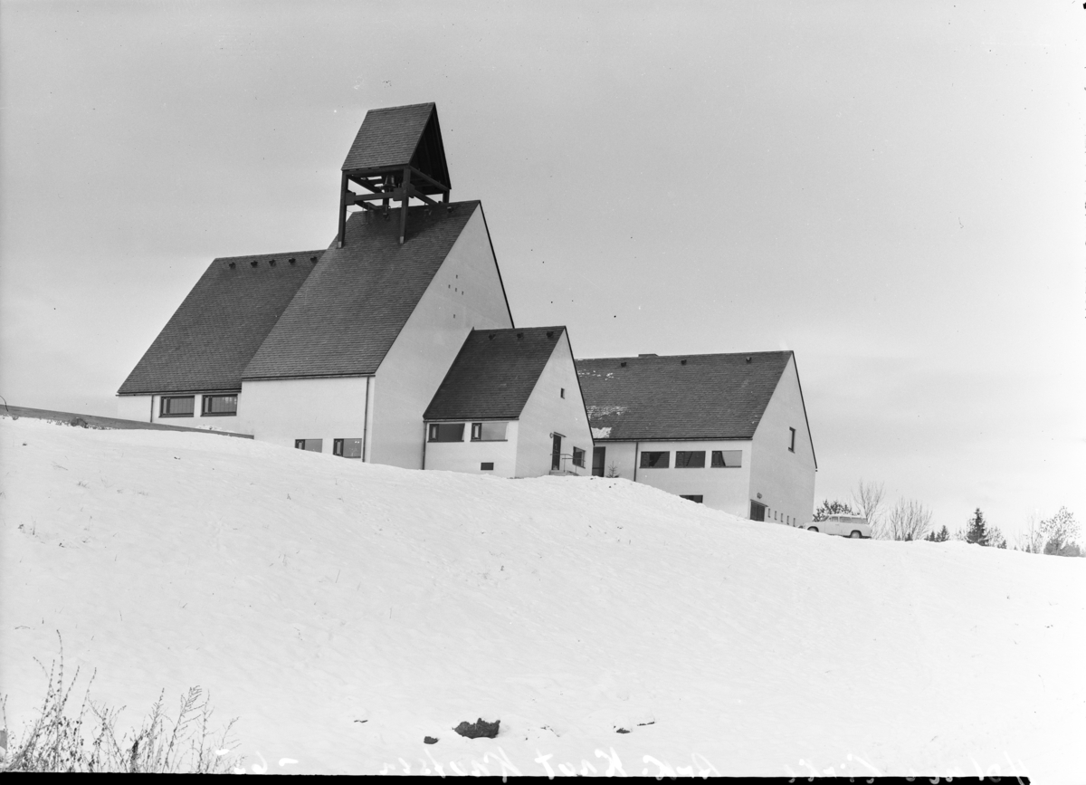 Holmen kirke i snøen