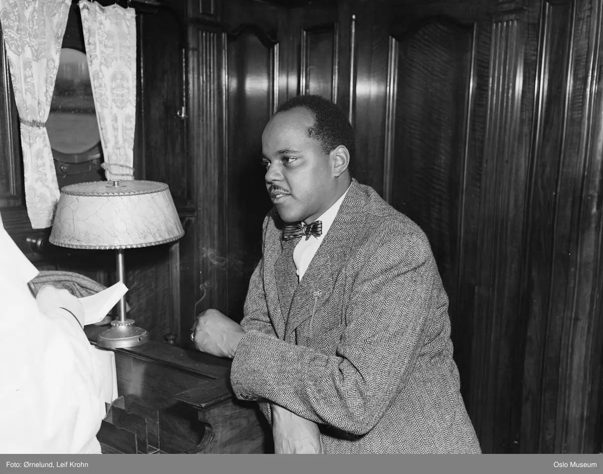 Amerikabåt Stavangerfjord, interiør, mann, student, amatørskuespiller i "Vildanden" fra "The Howard Players" på Det Nye Teater