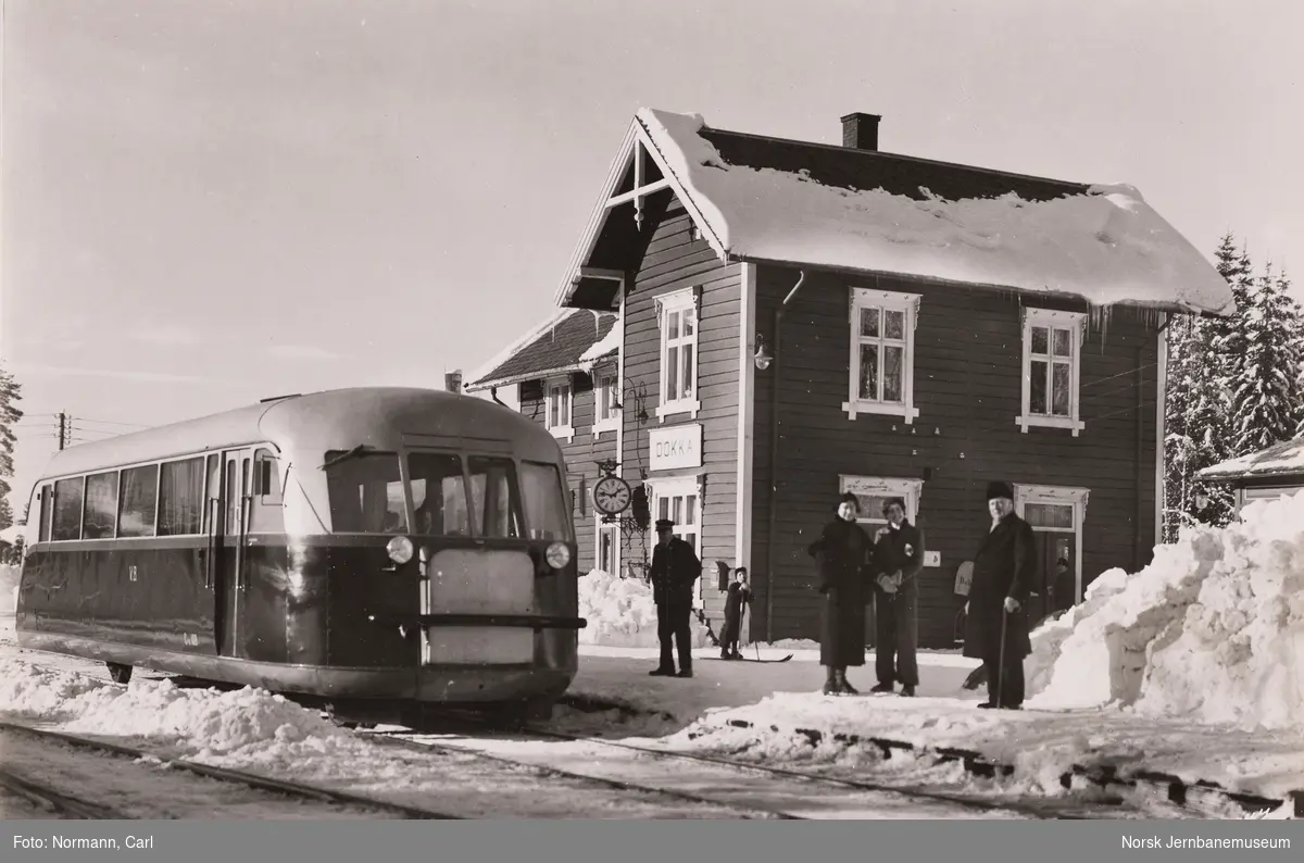 Valdresbanens motorvogn litra Cm nr. 109 på Dokka stasjon